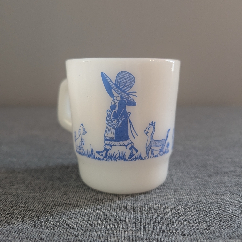 Vintage Termocrisa Holly Hobbie Milk Glass Mugs, Blue & Brown, Set of 2 - Picture 2 of 7